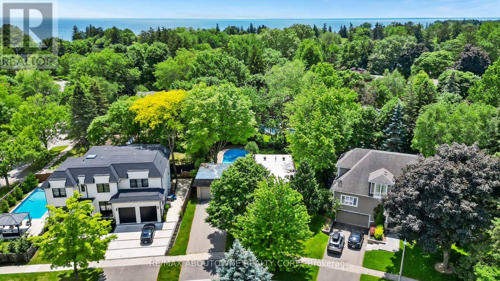 166 Castle Crescent, Oakville, Ontario  L6J 5H3 - Photo 4 - W13467314