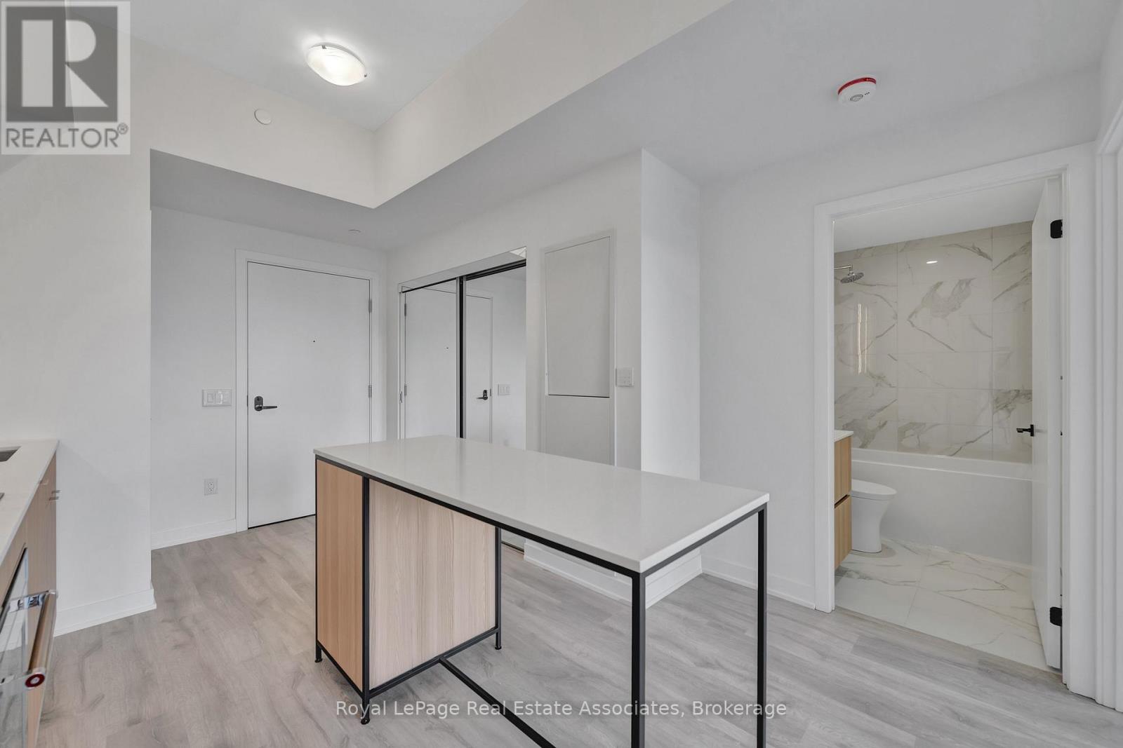 324 - 220 Missinnihe Way, Mississauga, Ontario  L5H 0A9 - Photo 14 - W13467458