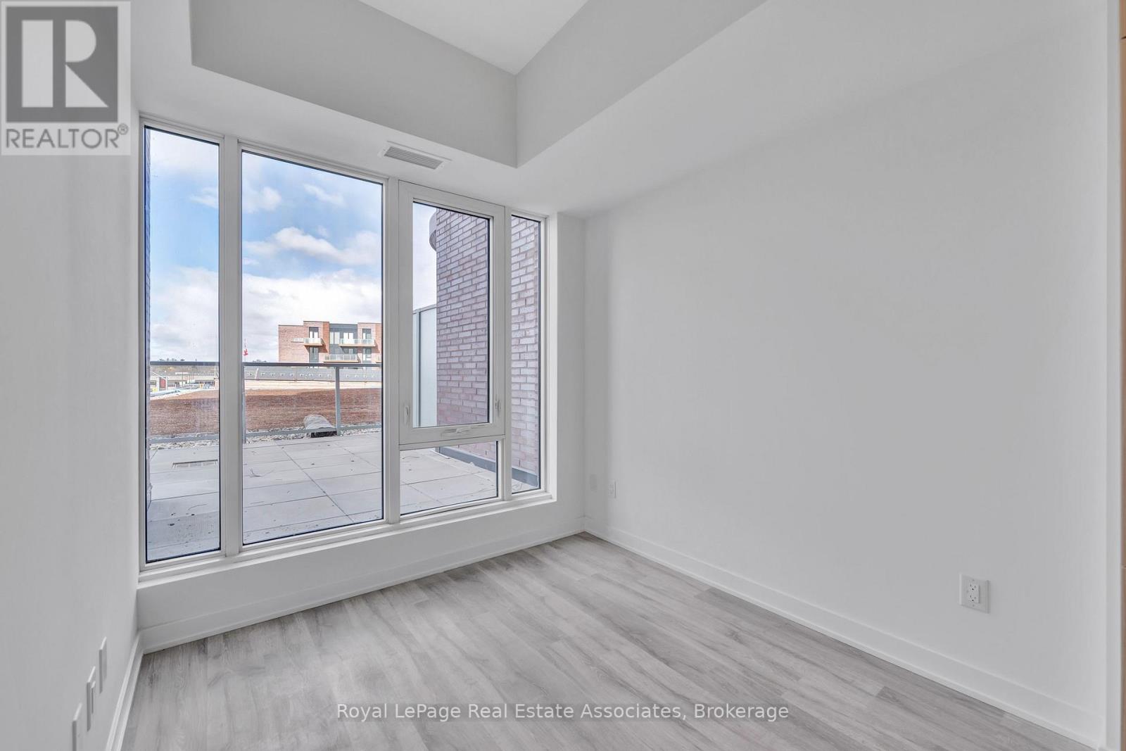 324 - 220 Missinnihe Way, Mississauga, Ontario  L5H 0A9 - Photo 4 - W13467458