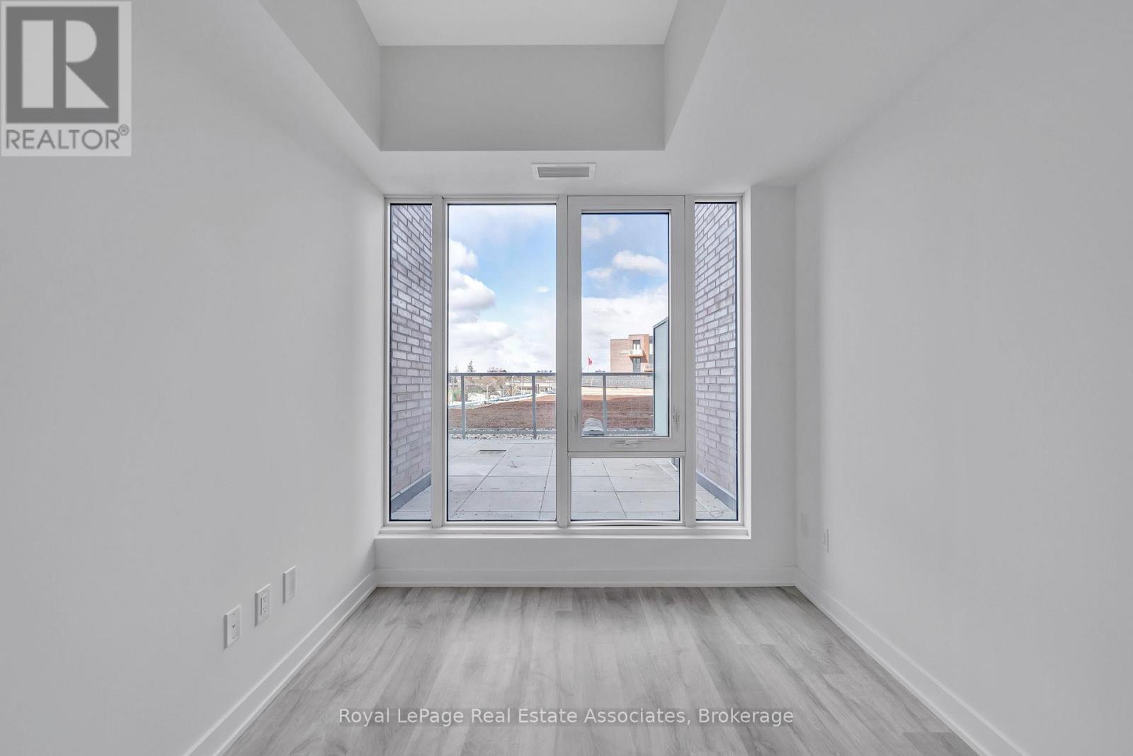 324 - 220 Missinnihe Way, Mississauga, Ontario  L5H 0A9 - Photo 6 - W13467458