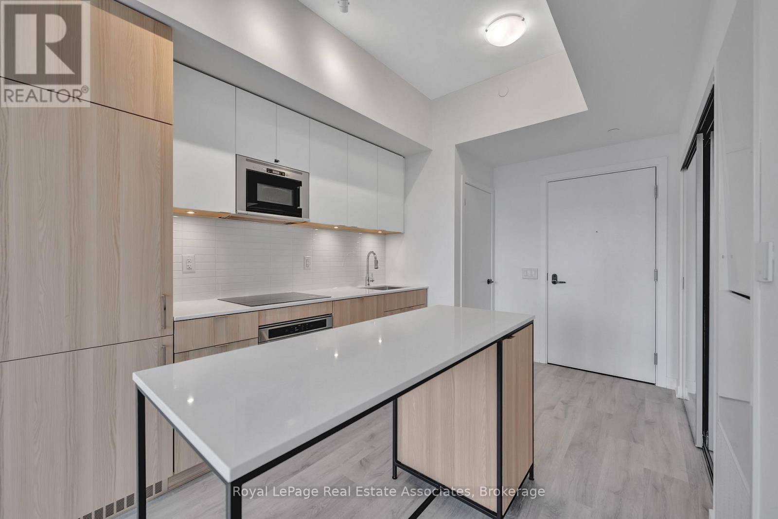324 - 220 Missinnihe Way, Mississauga, Ontario  L5H 0A9 - Photo 8 - W13467458