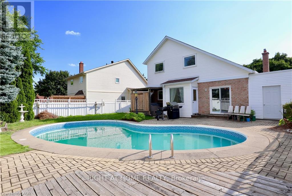 432 HERITAGE DRIVE, Kitchener, Ontario