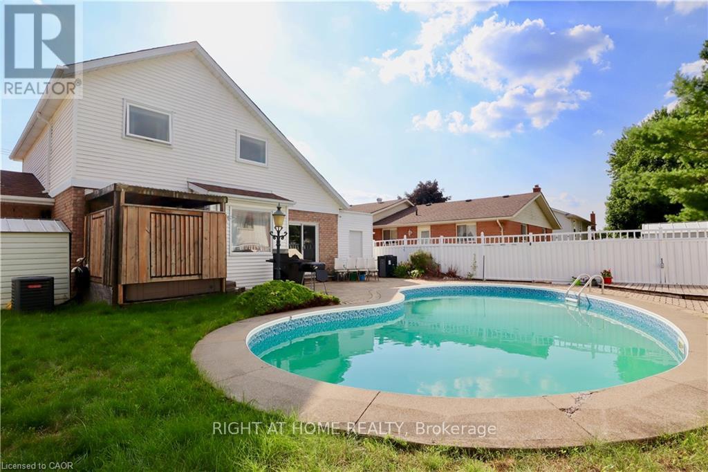 432 Heritage Drive, Kitchener, Ontario  N2B 3M9 - Photo 2 - X13467252