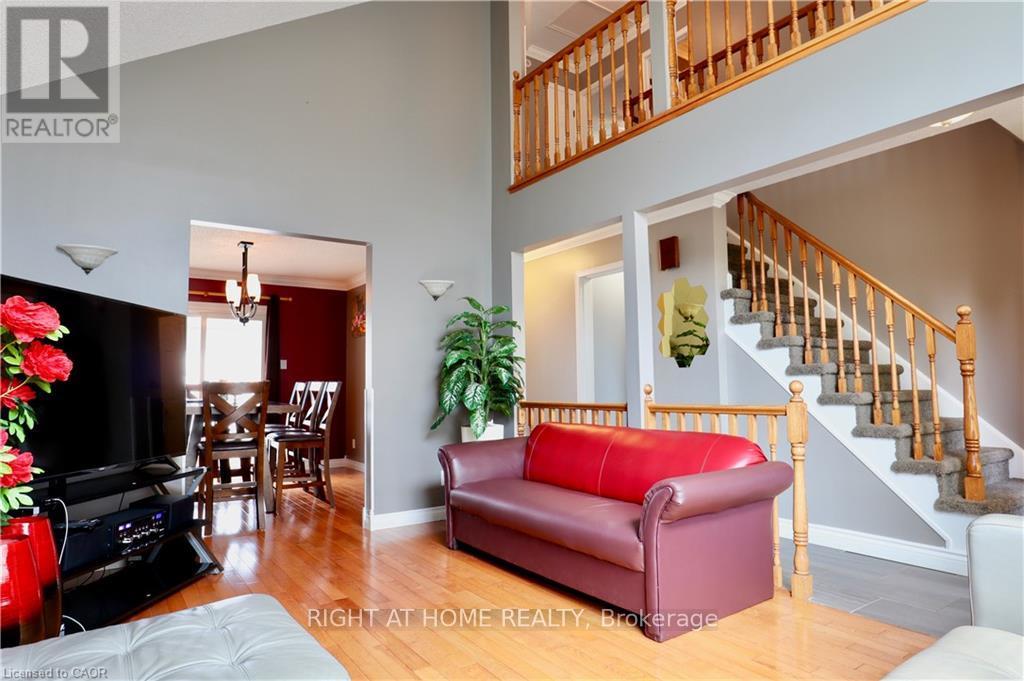432 Heritage Drive, Kitchener, Ontario  N2B 3M9 - Photo 6 - X13467252