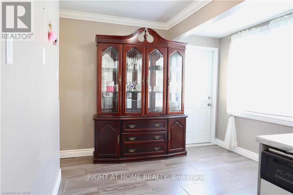 432 Heritage Drive, Kitchener, Ontario  N2B 3M9 - Photo 7 - X13467252