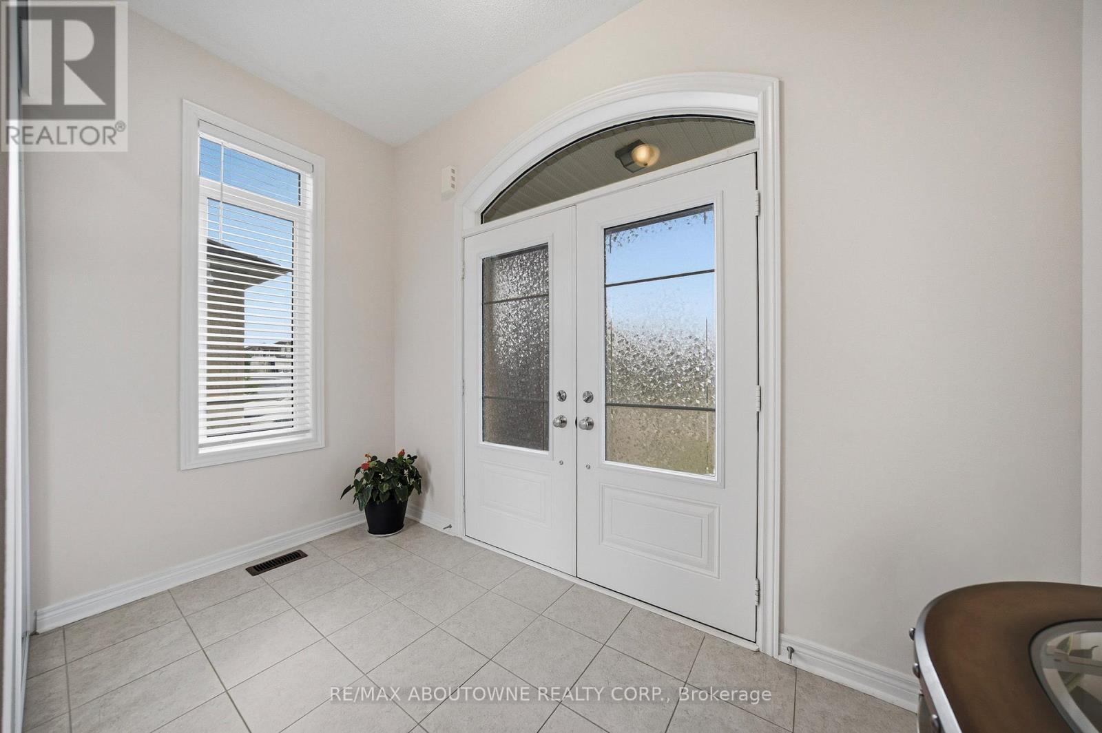 12 Oldham Avenue, Brant, Ontario  N3L 0G7 - Photo 2 - X13467286