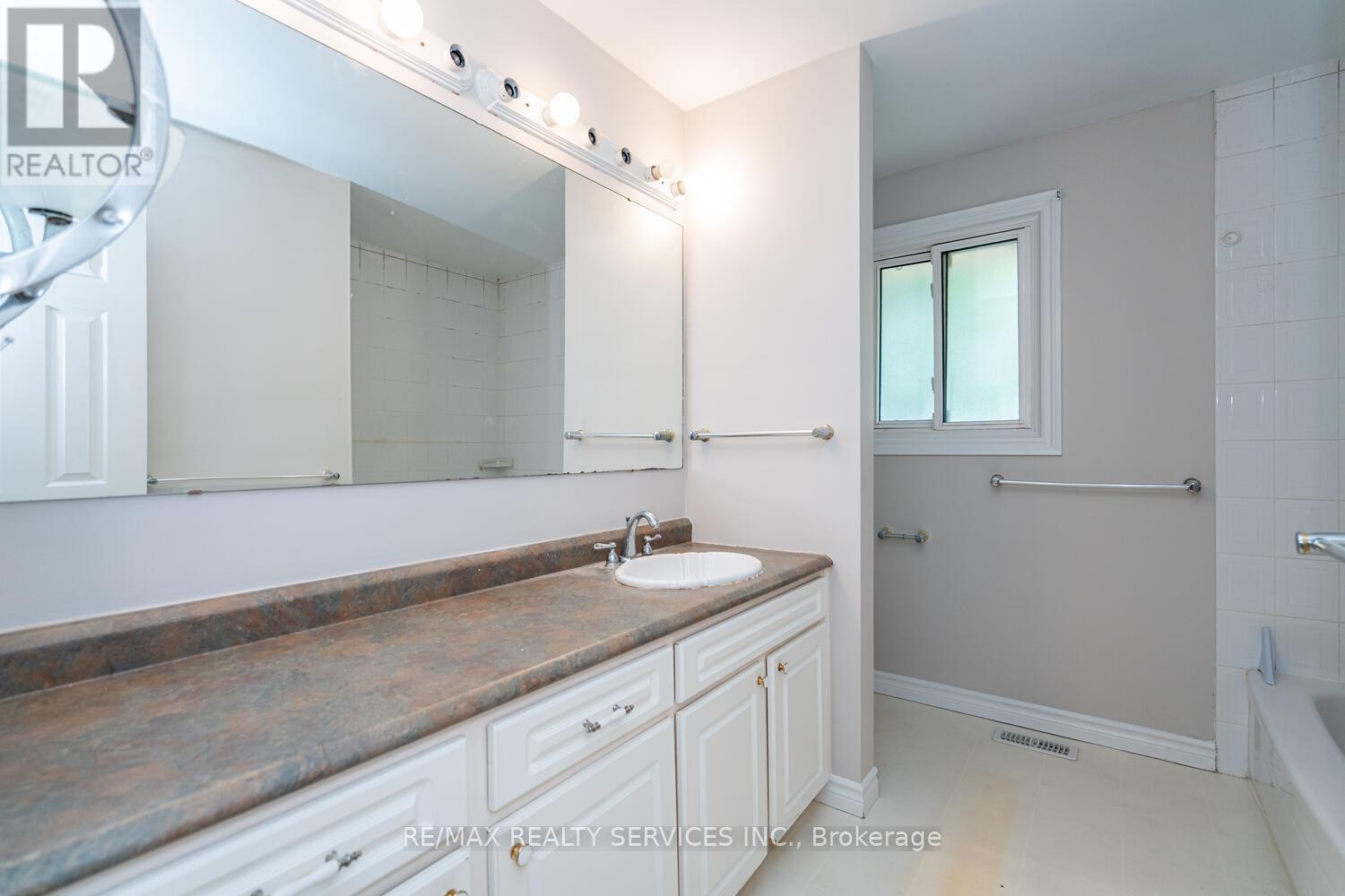 285 Thorncrest Drive, Waterloo, Ontario  N2L 4L2 - Photo 25 - X13467464