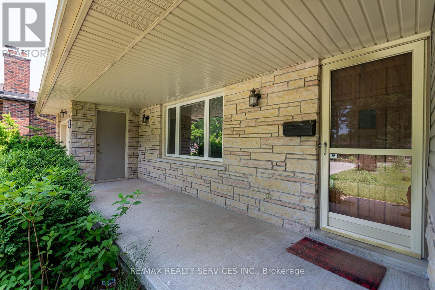 285 Thorncrest Drive, Waterloo, Ontario  N2L 4L2 - Photo 7 - X13467464