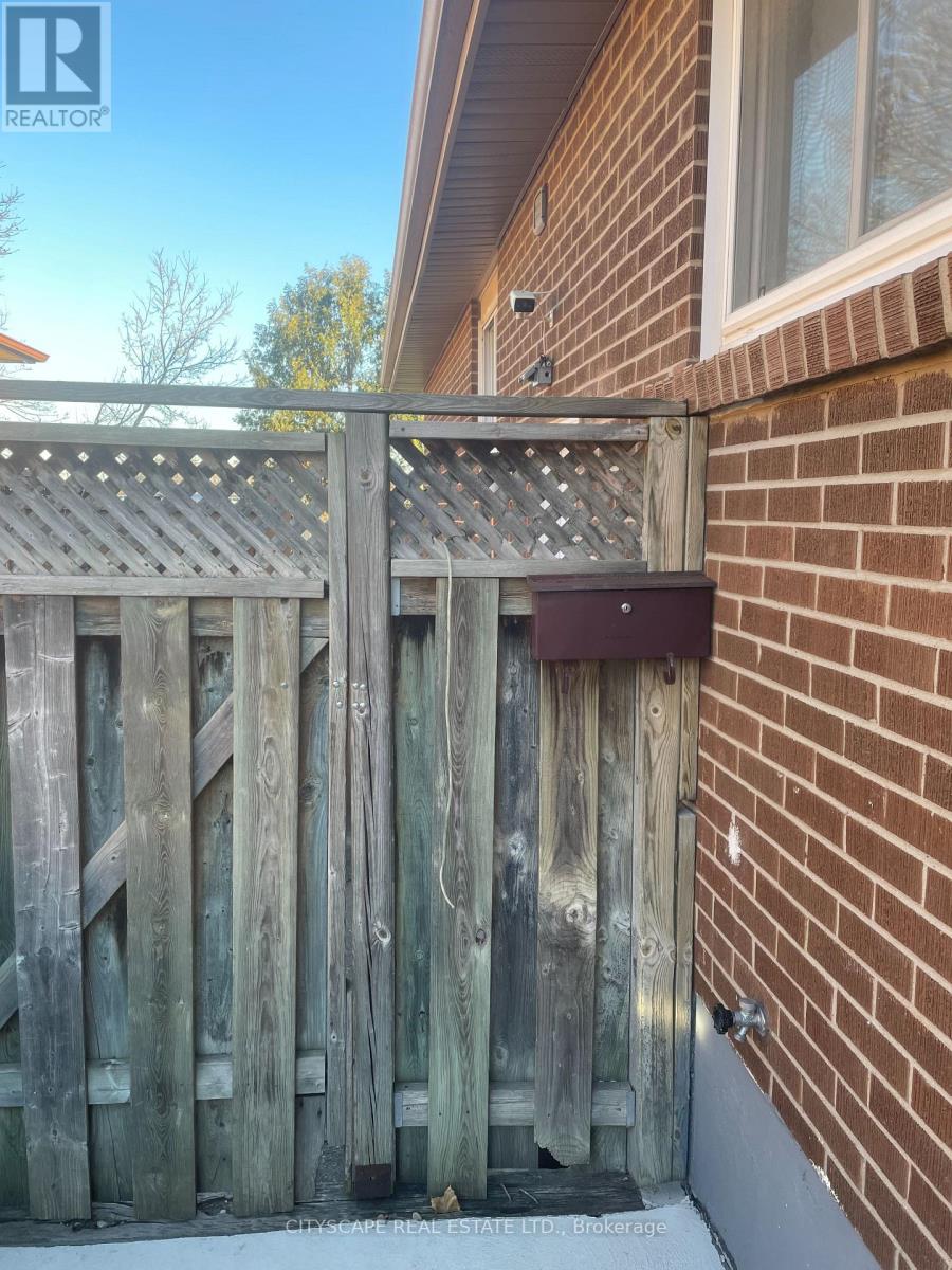Bsmt A - 135 Bonham Bsmt Boulevard, Mississauga, Ontario  L5M 1C8 - Photo 3 - W13467404