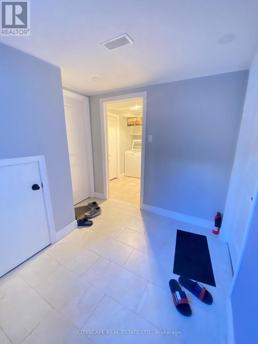 Bsmt A - 135 Bonham Bsmt Boulevard, Mississauga, Ontario  L5M 1C8 - Photo 7 - W13467404