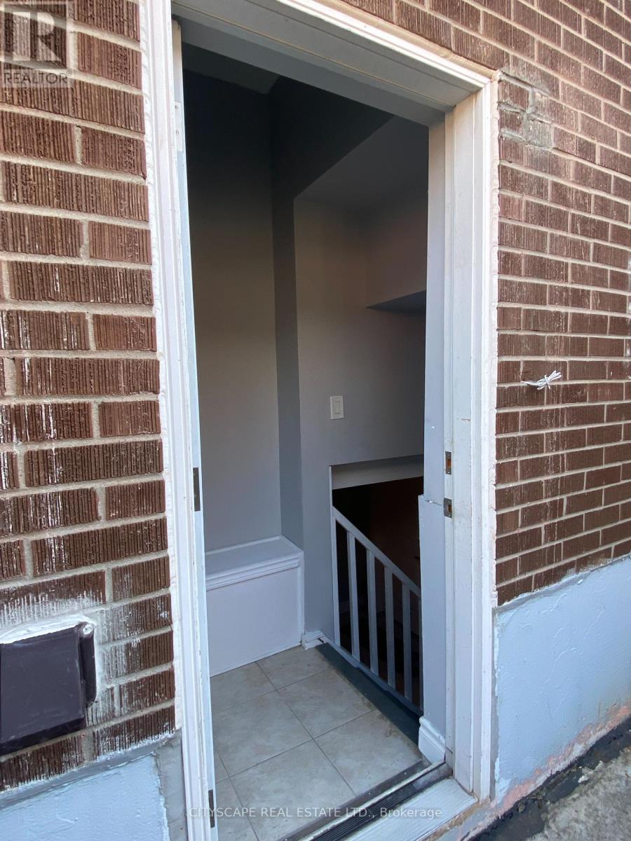 Bsmt A - 135 Bonham Bsmt Boulevard, Mississauga, Ontario  L5M 1C8 - Photo 4 - W13467404
