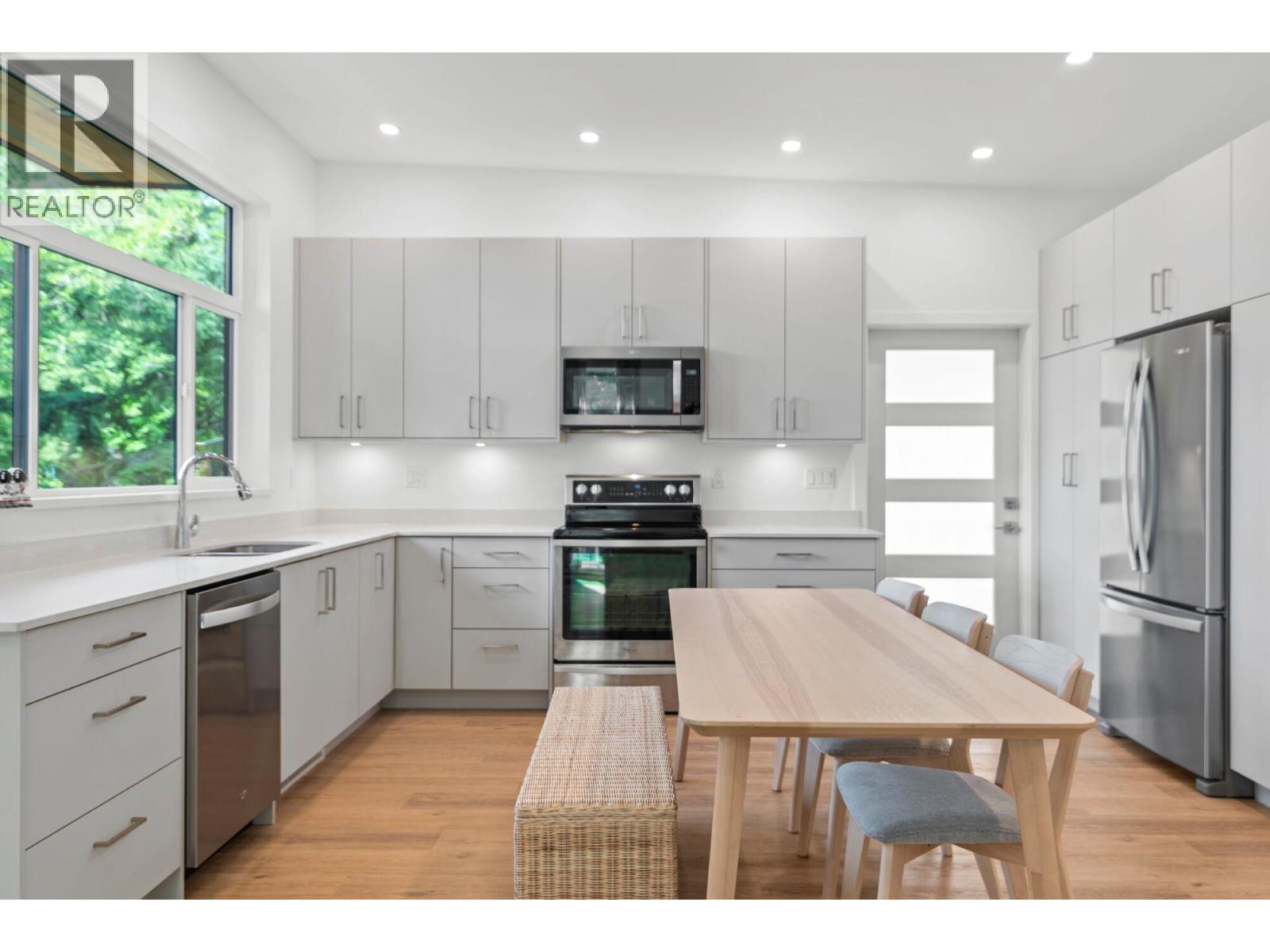 5792 Tillicum Bay Road, Sechelt, British Columbia  V7Z 0C7 - Photo 13 - R3137808