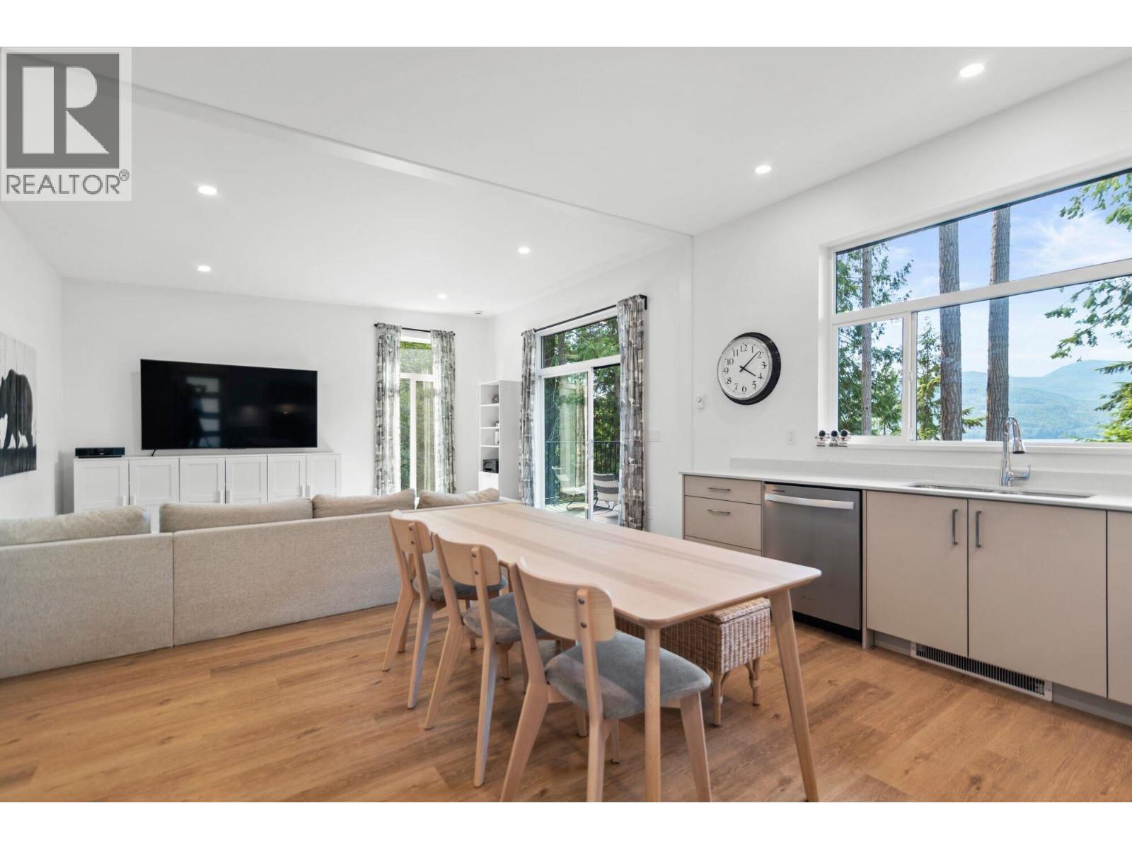 5792 Tillicum Bay Road, Sechelt, British Columbia  V7Z 0C7 - Photo 14 - R3137808