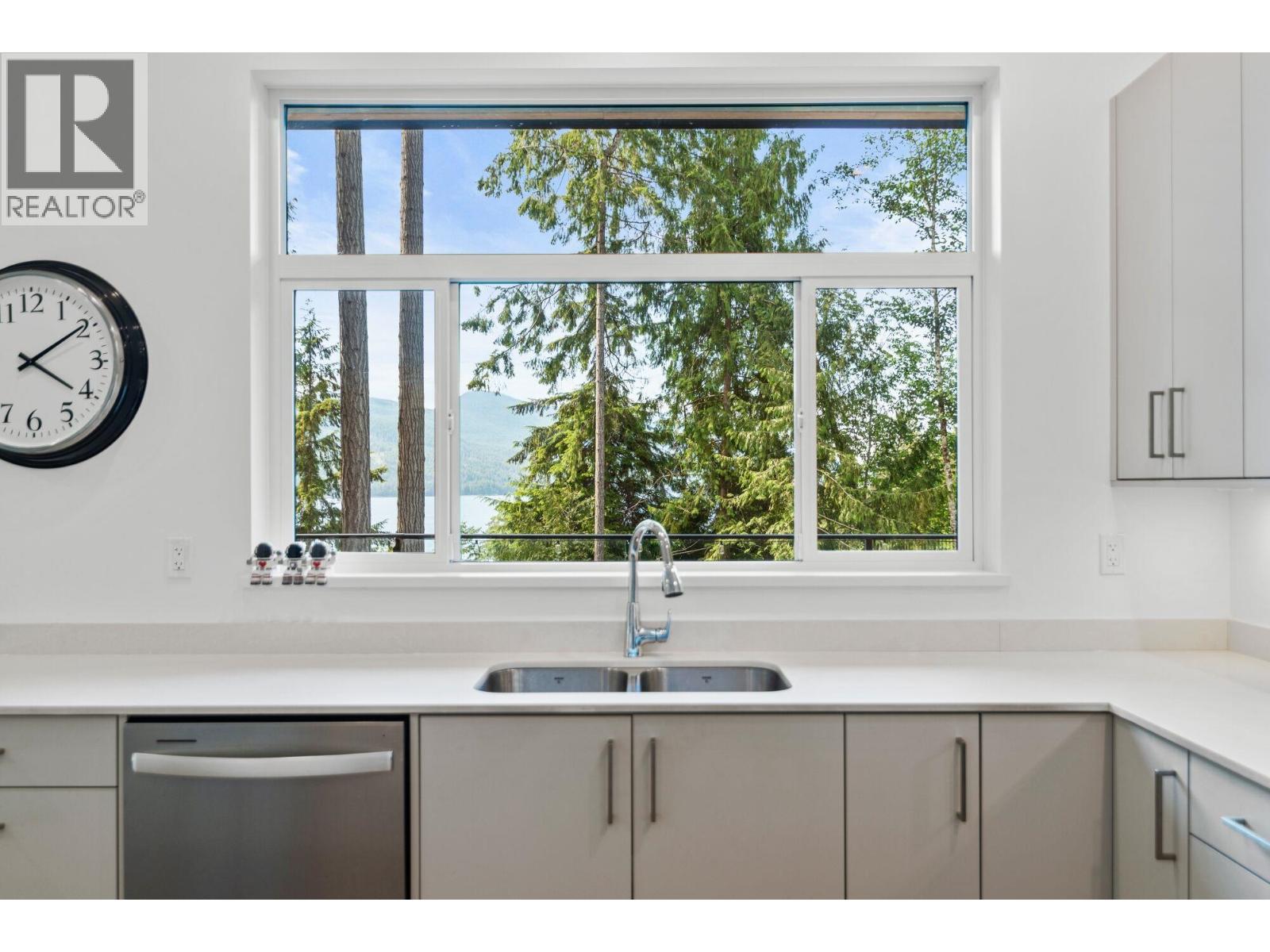 5792 Tillicum Bay Road, Sechelt, British Columbia  V7Z 0C7 - Photo 15 - R3137808