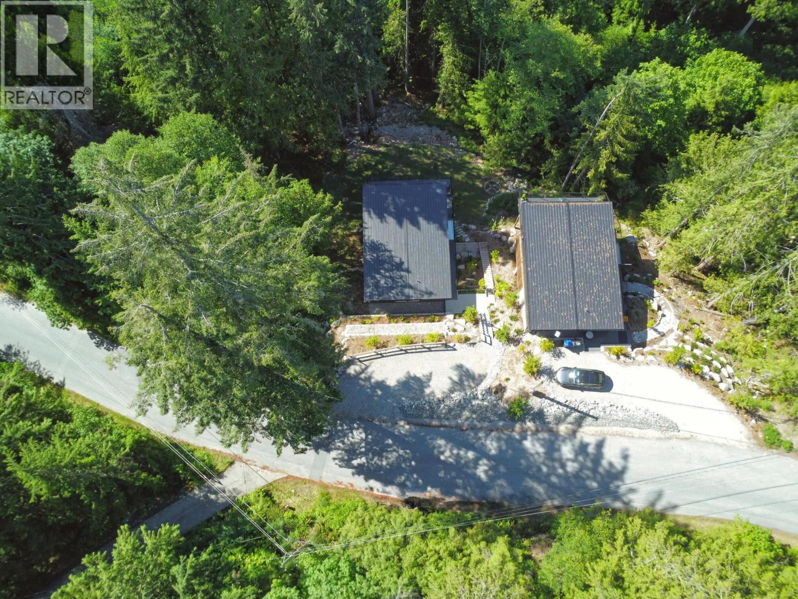 5792 Tillicum Bay Road, Sechelt, British Columbia  V7Z 0C7 - Photo 2 - R3137808