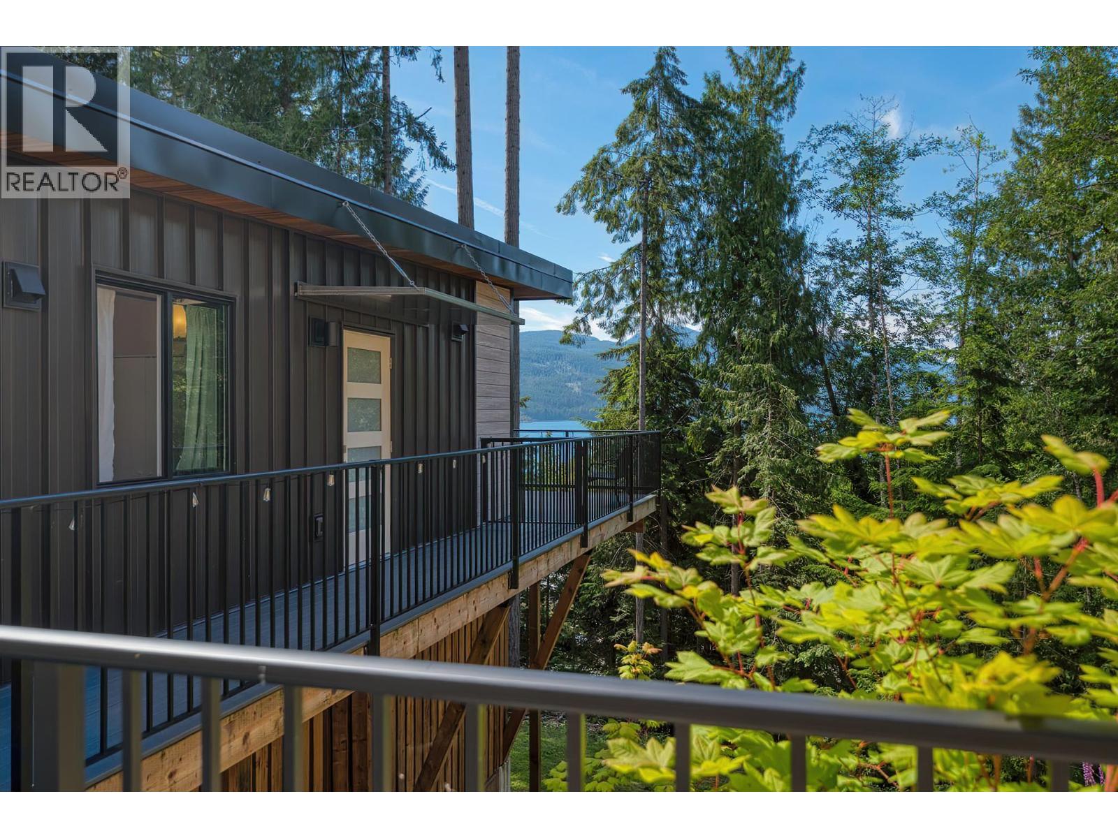 5792 Tillicum Bay Road, Sechelt, British Columbia  V7Z 0C7 - Photo 6 - R3137808
