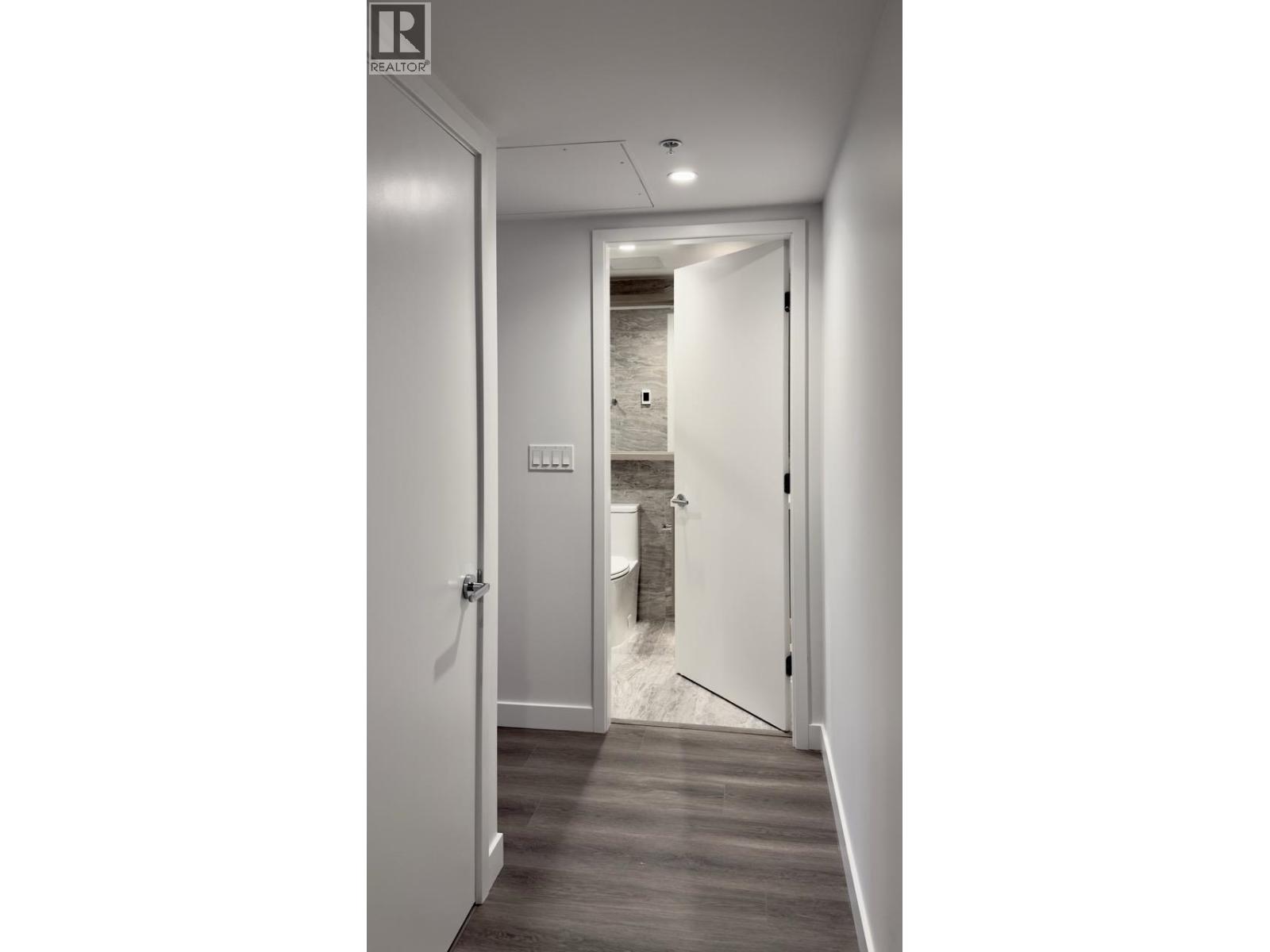 4** 6608 Sussex Avenue Avenue, Burnaby, British Columbia  V5C 0L9 - Photo 14 - R3137574