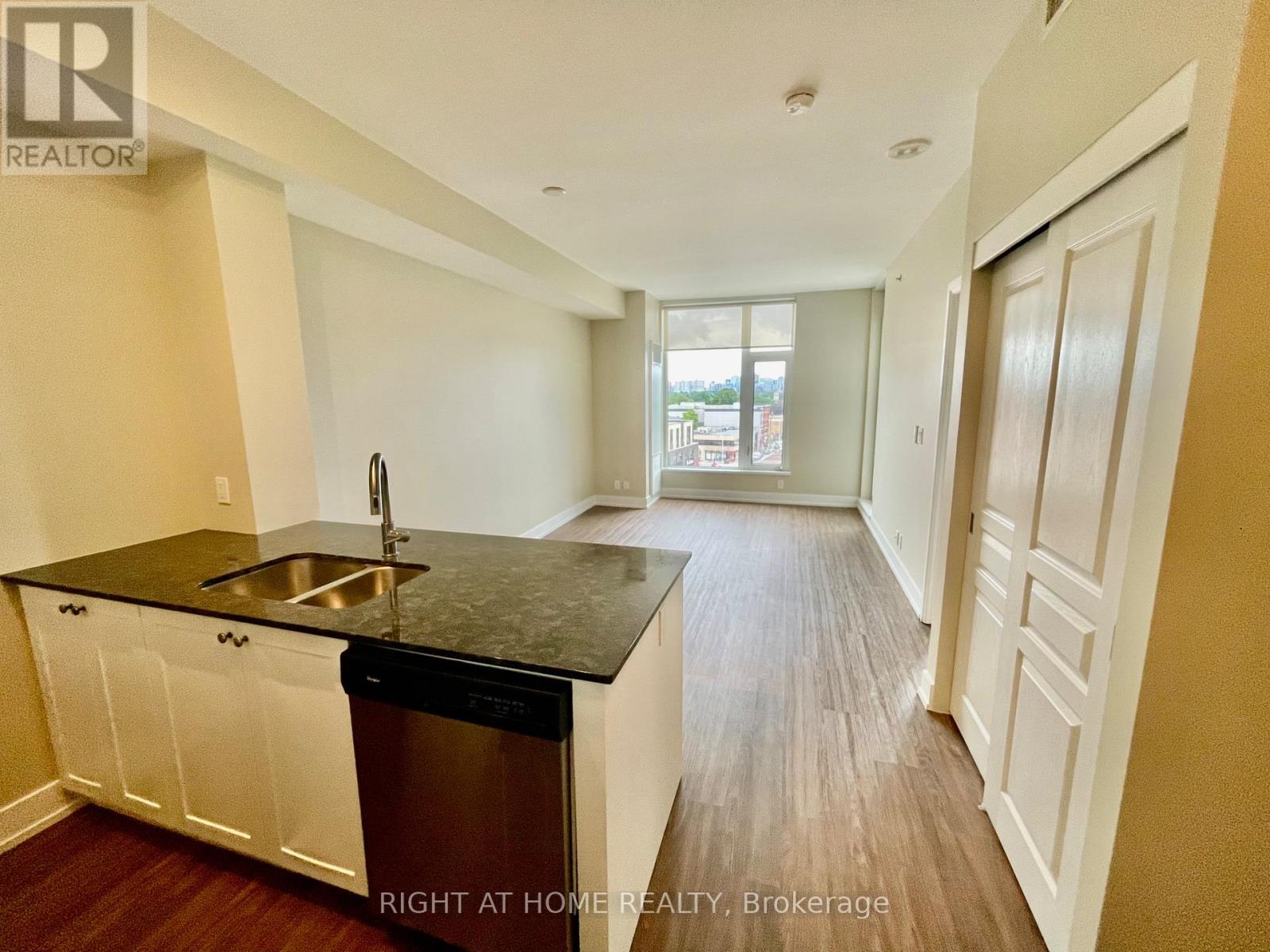 708 - 118 Holmwood Avenue, Ottawa, Ontario K1S 5J5 - Photo 4 - X13465728