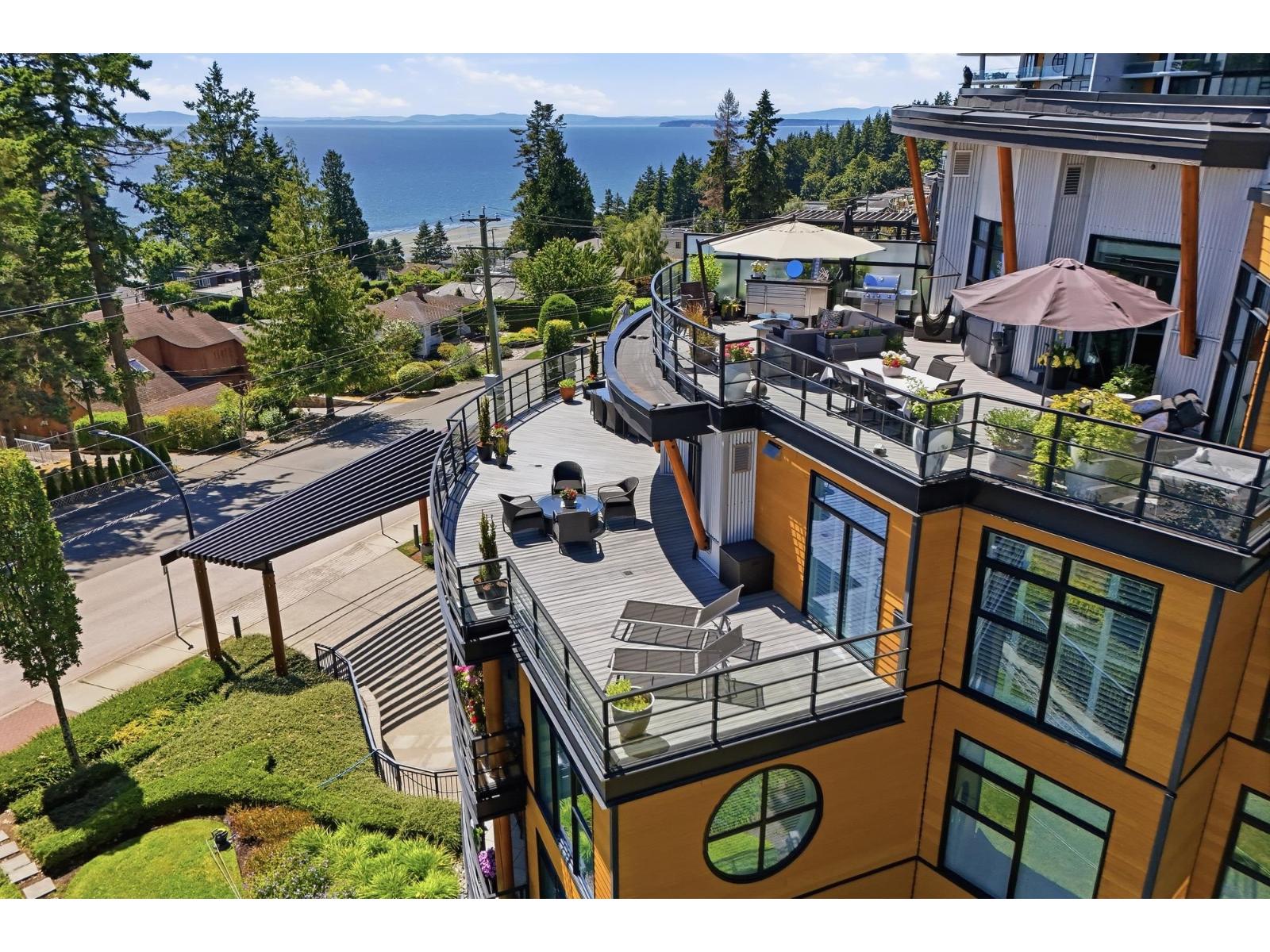 418 14855 Thrift Avenue, White Rock, British Columbia  V4B 2J6 - Photo 1 - R3137813