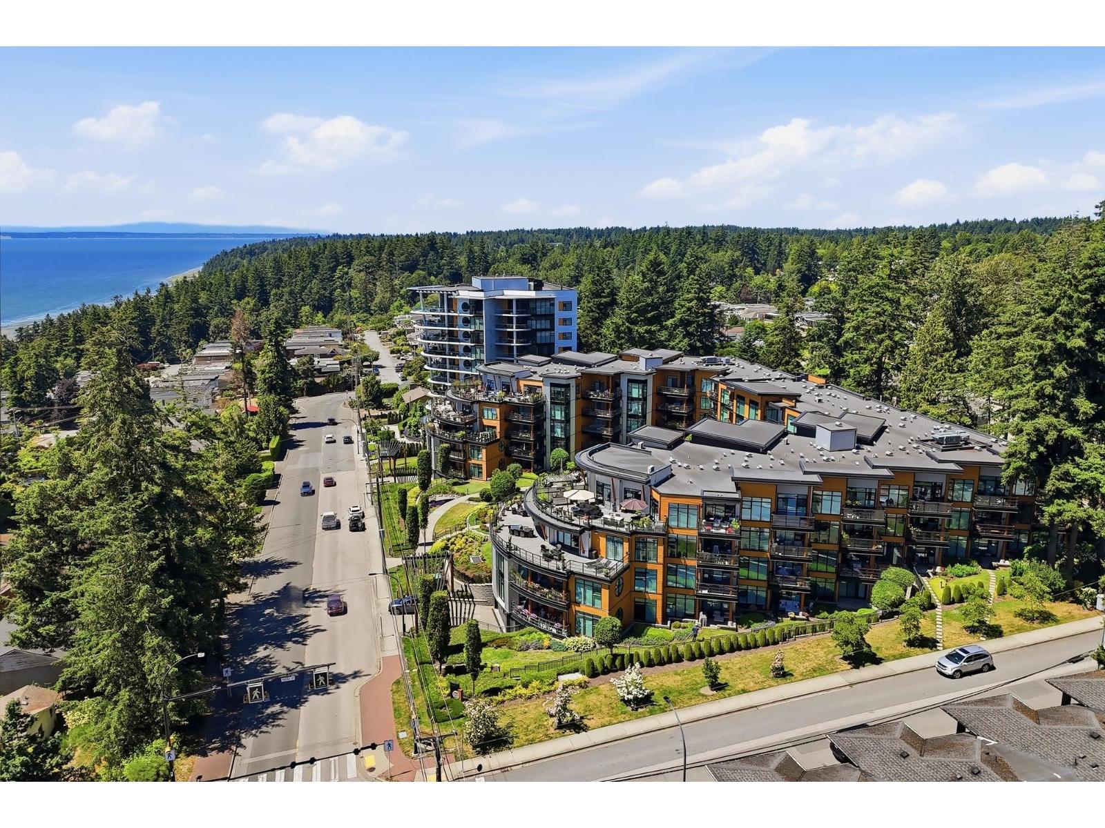 418 14855 Thrift Avenue, White Rock, British Columbia  V4B 2J6 - Photo 4 - R3137813