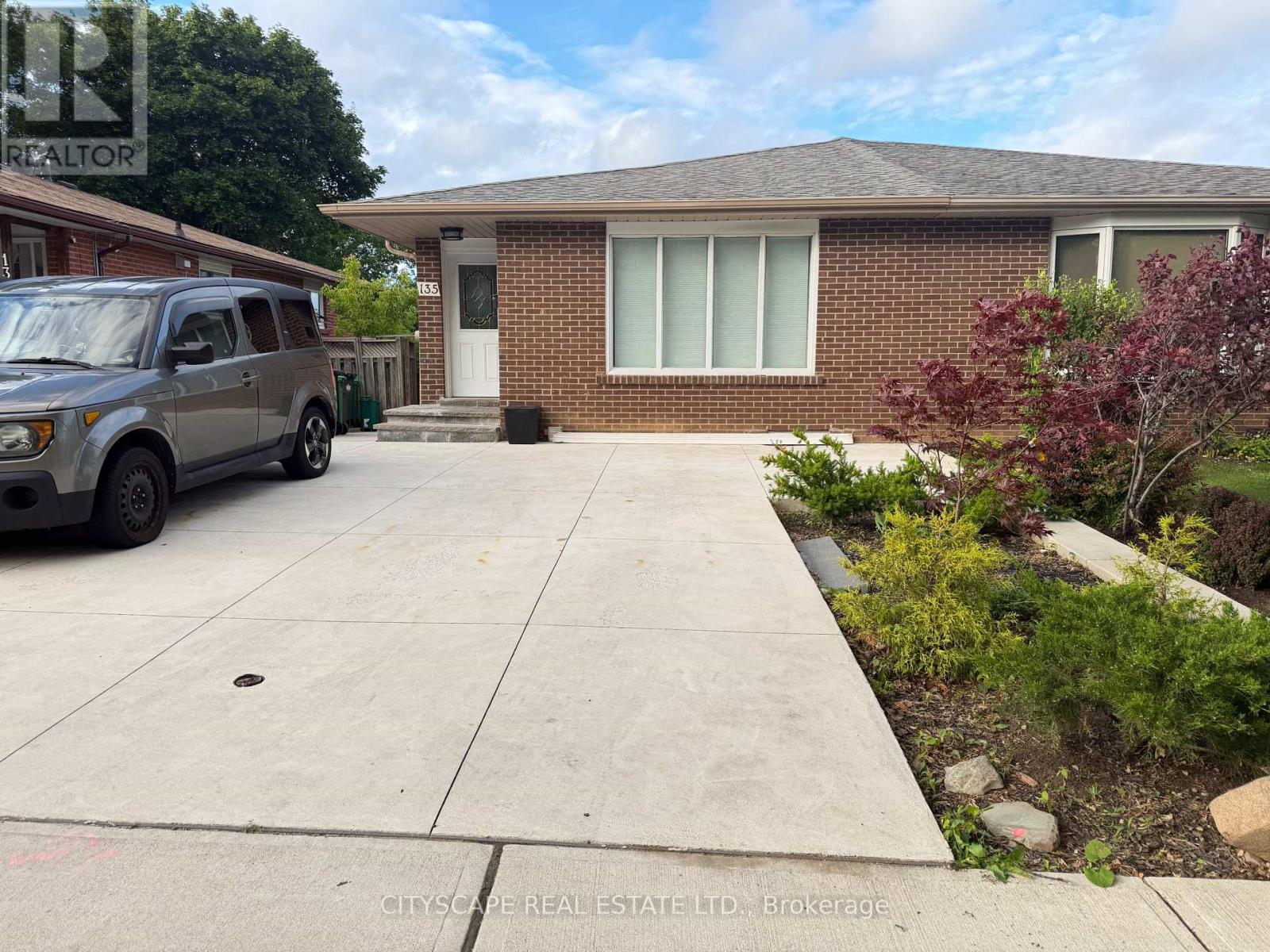 UPPER - 135 BONHAM BOULEVARD, Mississauga, Ontario
