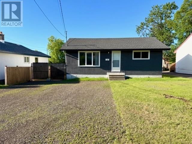 17 Velva AVE, THUNDER BAY, Ontario