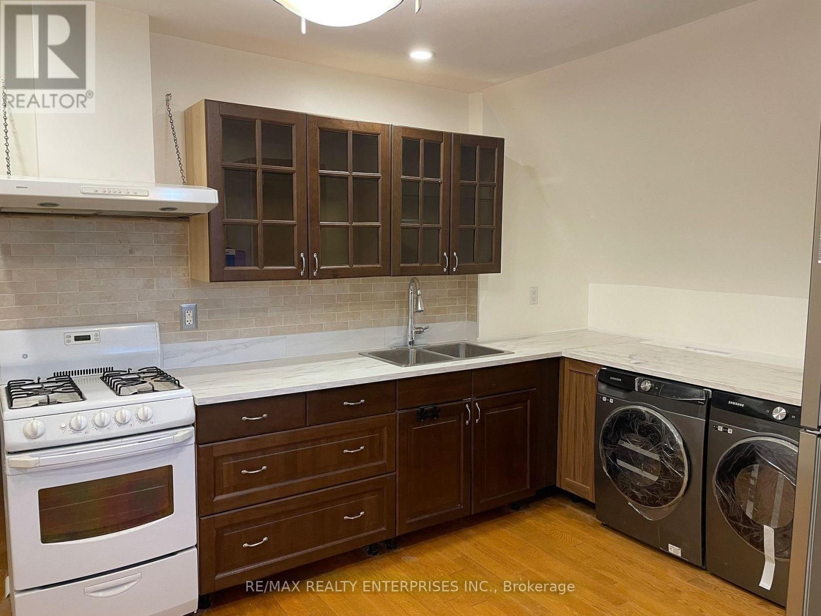488 LOGAN AVENUE - Photo 3