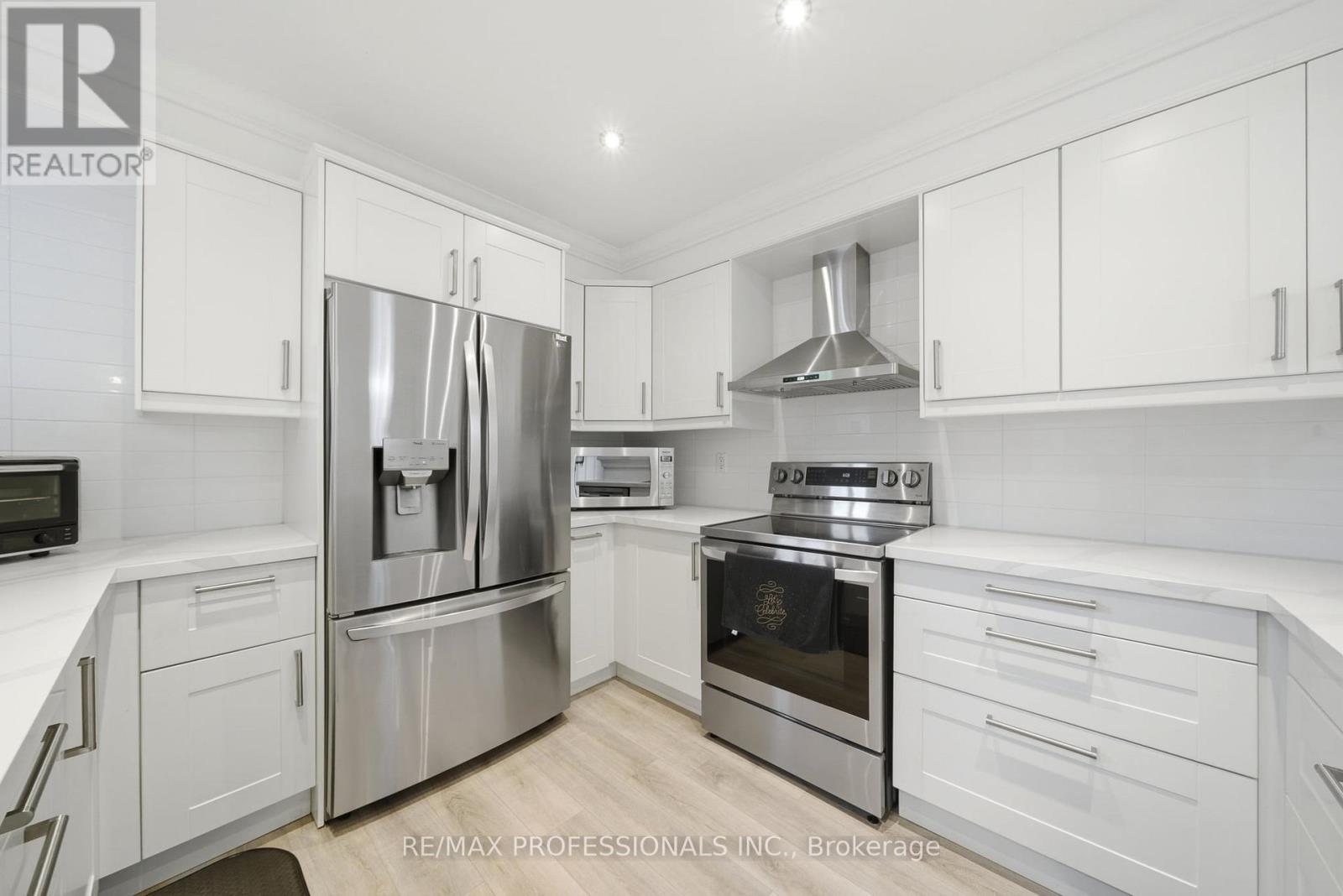 6 - 141 Ripley Court, Oakville, Ontario  L6H 1H2 - Photo 3 - W13467542