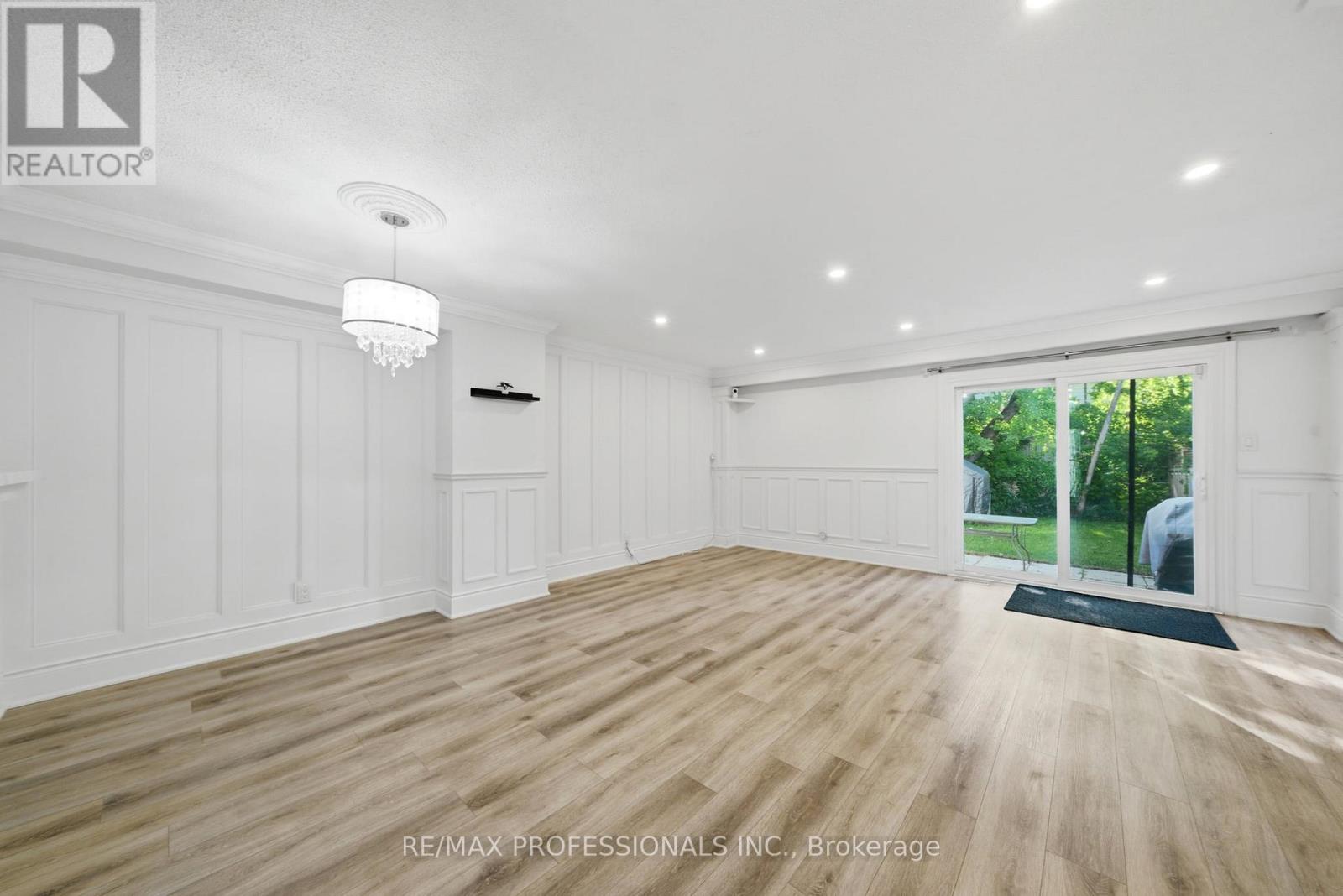 6 - 141 Ripley Court, Oakville, Ontario  L6H 1H2 - Photo 5 - W13467542
