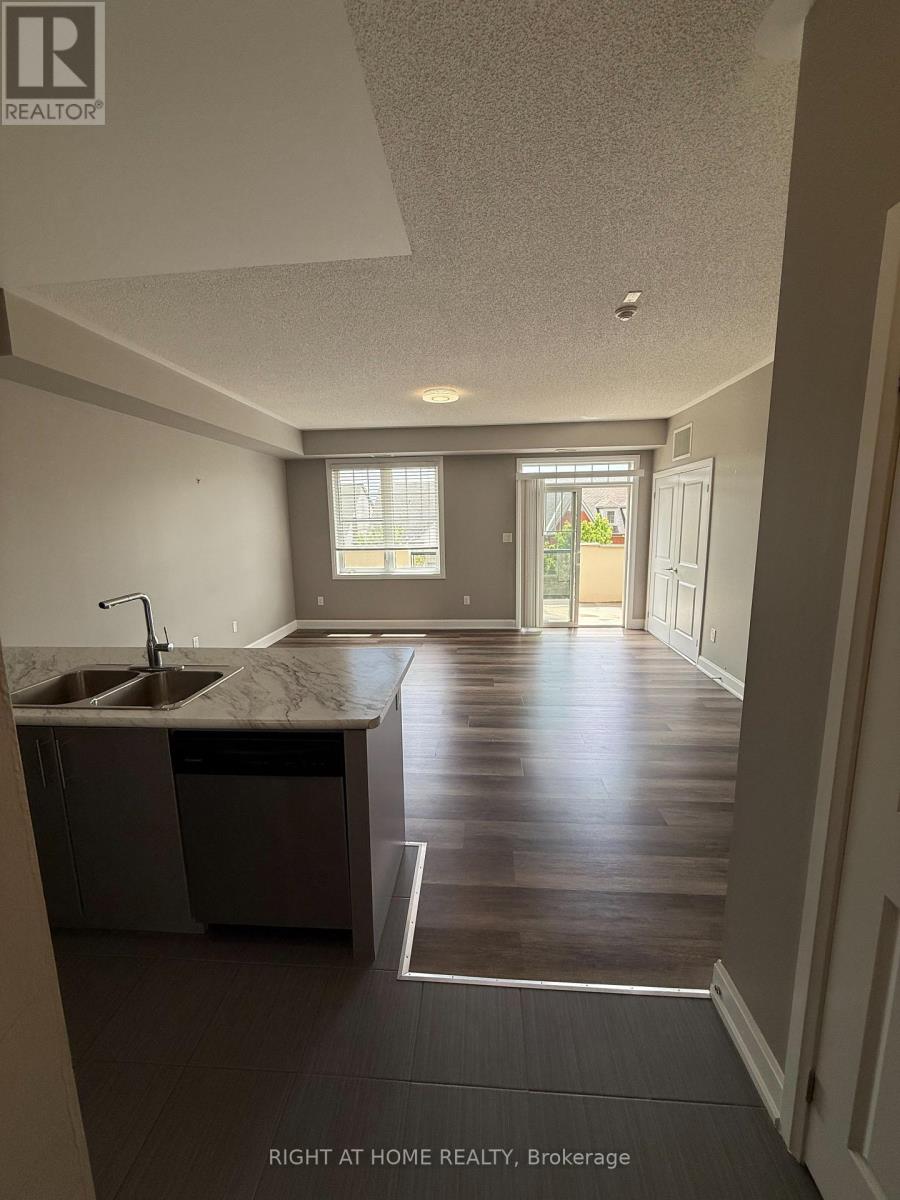 301 - 263 Georgian Drive, Oakville, Ontario  L6H 0L2 - Photo 4 - W13467602