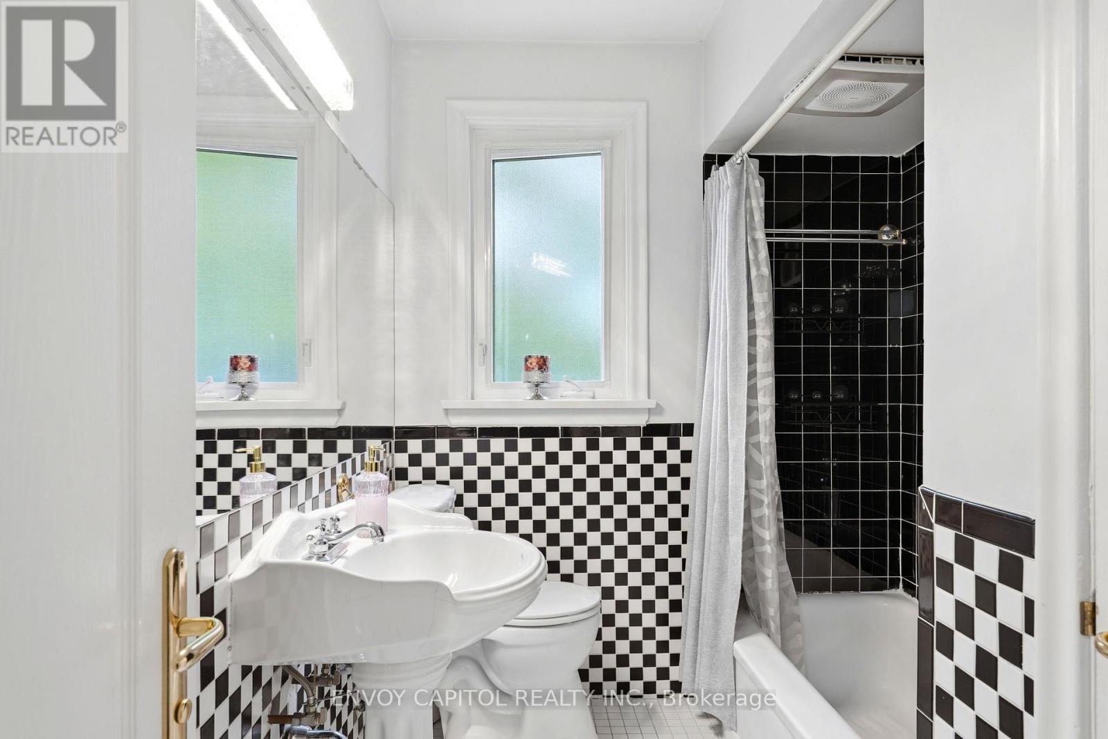 26 Deevale Road, Toronto, Ontario  M3M 1Z3 - Photo 14 - W13467680