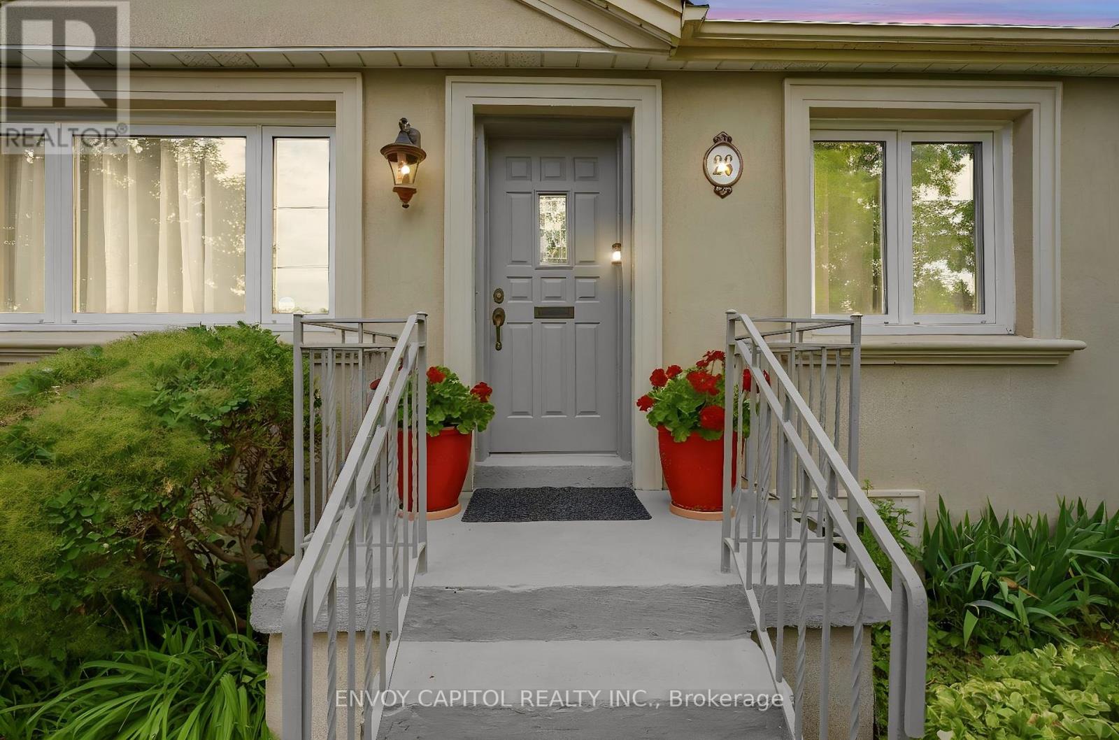 26 Deevale Road, Toronto, Ontario  M3M 1Z3 - Photo 4 - W13467680