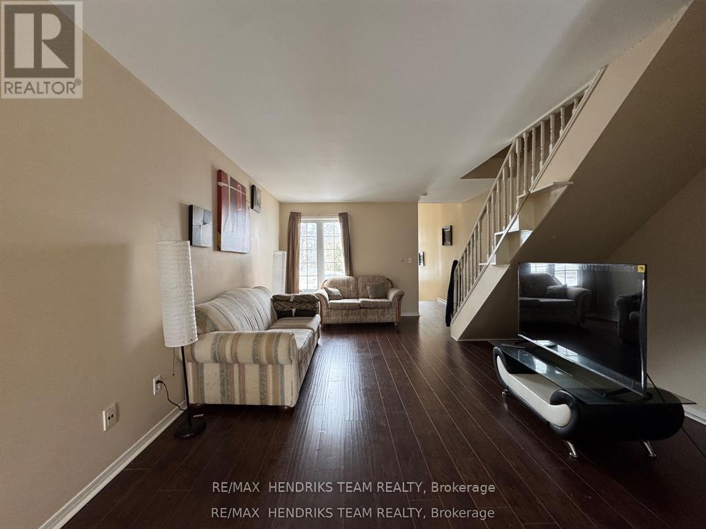 308 Oakdale Avenue, St. Catharines, Ontario L2P 2T5 - Photo 3 - X13467850
