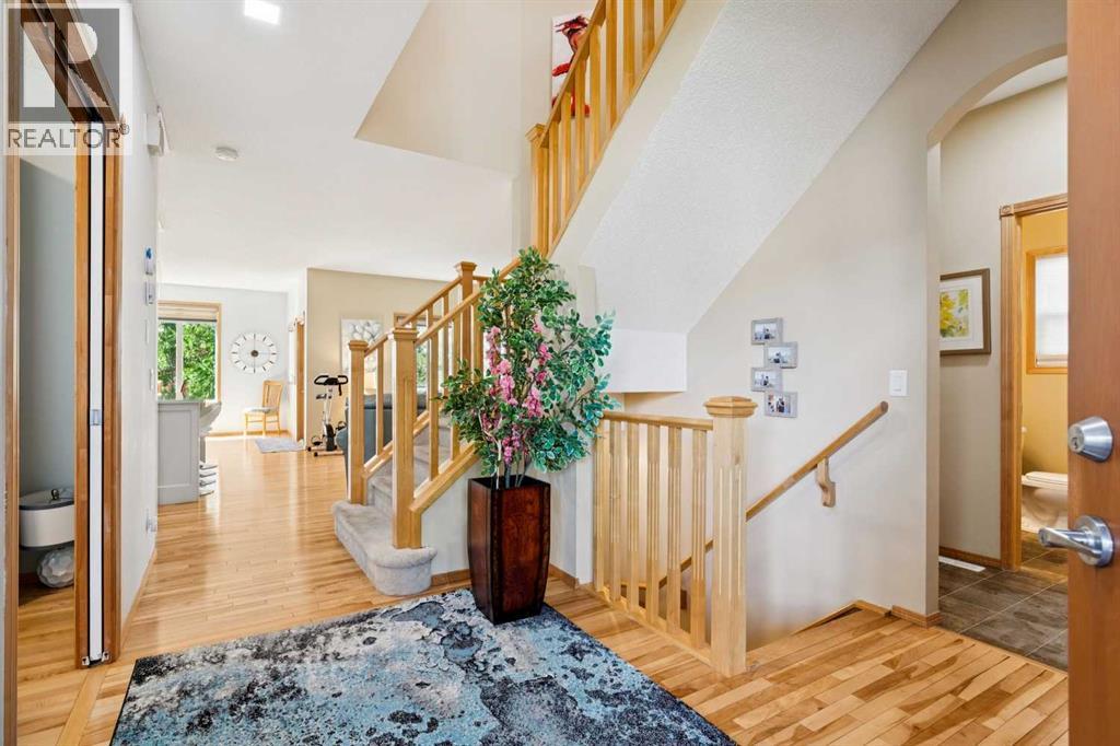 202 Crystal Green Place, Okotoks, Alberta  T1S 2N4 - Photo 4 - A2320307