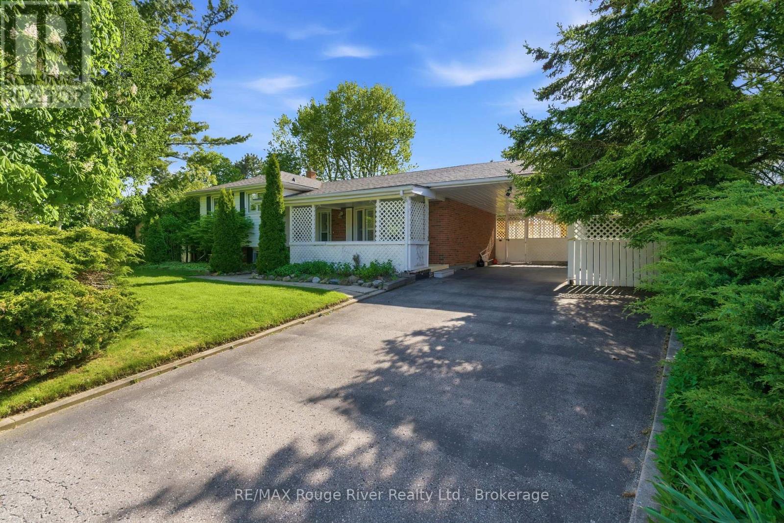 18 STRATHY ROAD, Ajax, Ontario