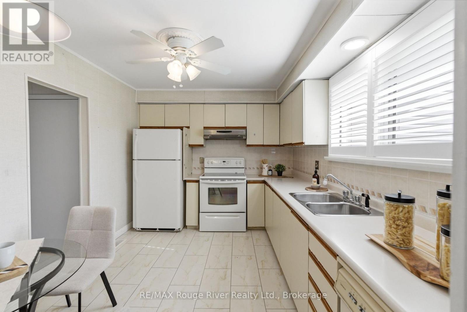 18 Strathy Road, Ajax, Ontario  L1S 2V1 - Photo 11 - E13467724