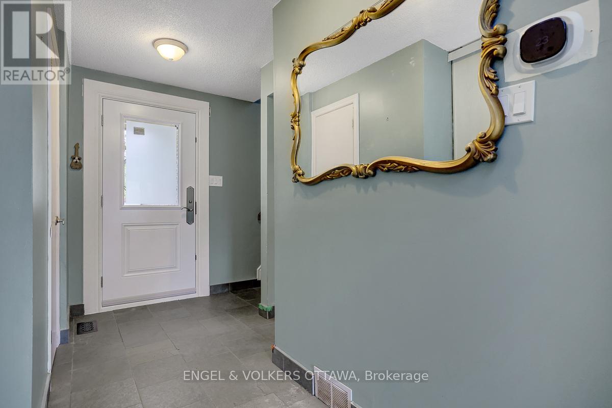 1844 Prestwick Drive, Ottawa, Ontario K1E 2T3 - Photo 4 - X13467838