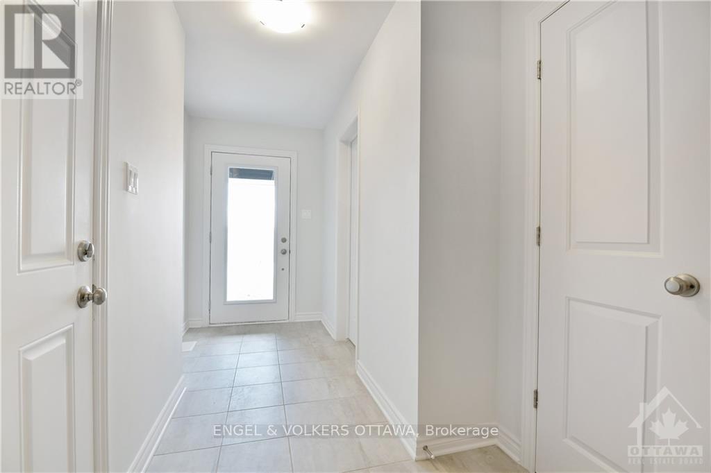 18 Verglas Lane, Ottawa, Ontario K1W 0P5 - Photo 2 - X13467882