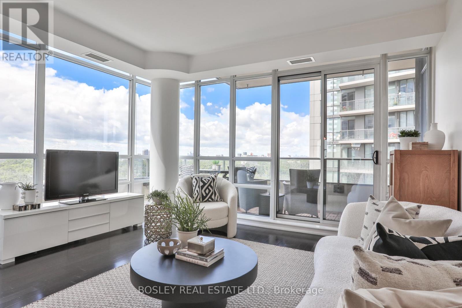 701 - 500 St Clair Avenue W, Toronto, Ontario  M6C 1A8 - Photo 1 - C13467808