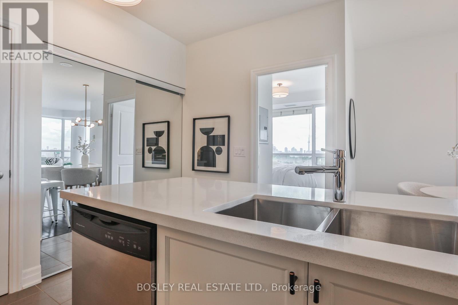 701 - 500 St Clair Avenue W, Toronto, Ontario  M6C 1A8 - Photo 12 - C13467808