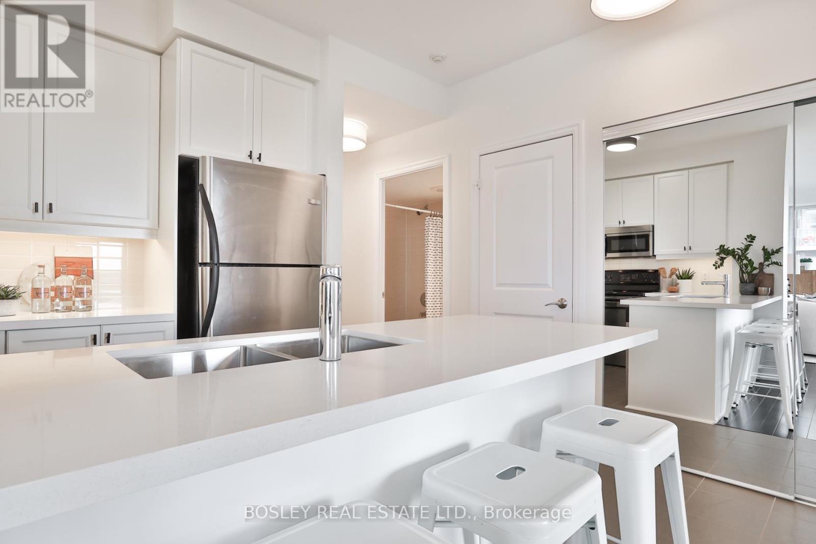 701 - 500 St Clair Avenue W, Toronto, Ontario  M6C 1A8 - Photo 14 - C13467808