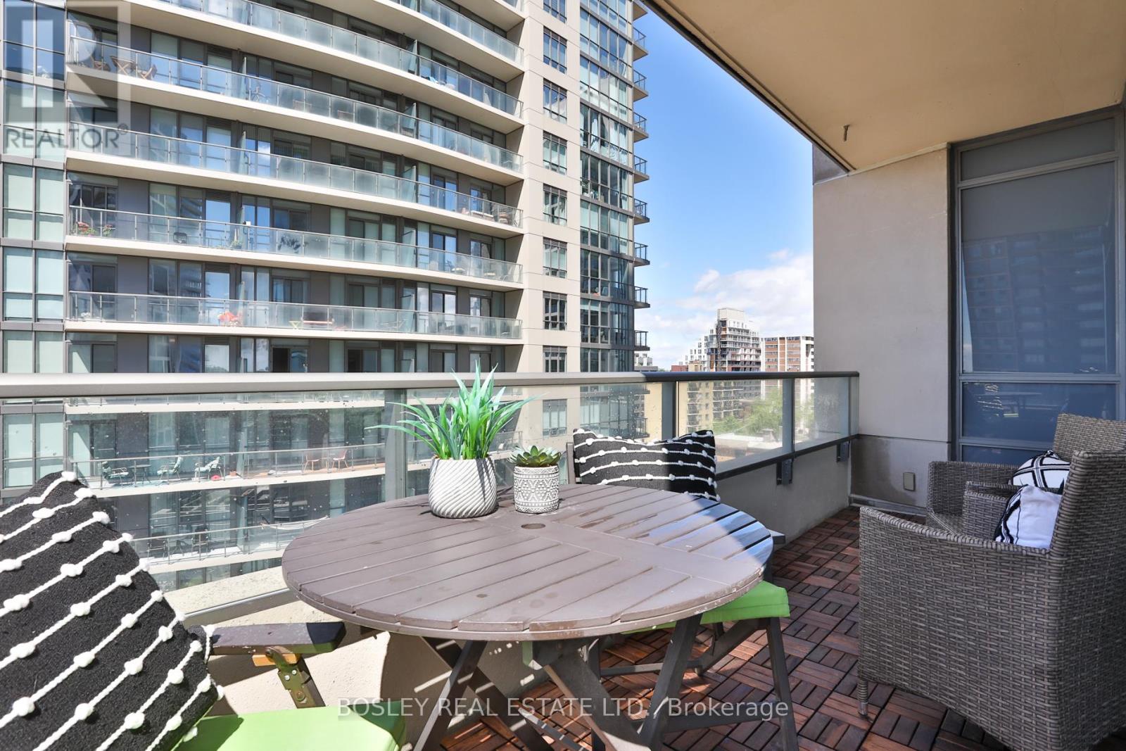 701 - 500 St Clair Avenue W, Toronto, Ontario  M6C 1A8 - Photo 38 - C13467808
