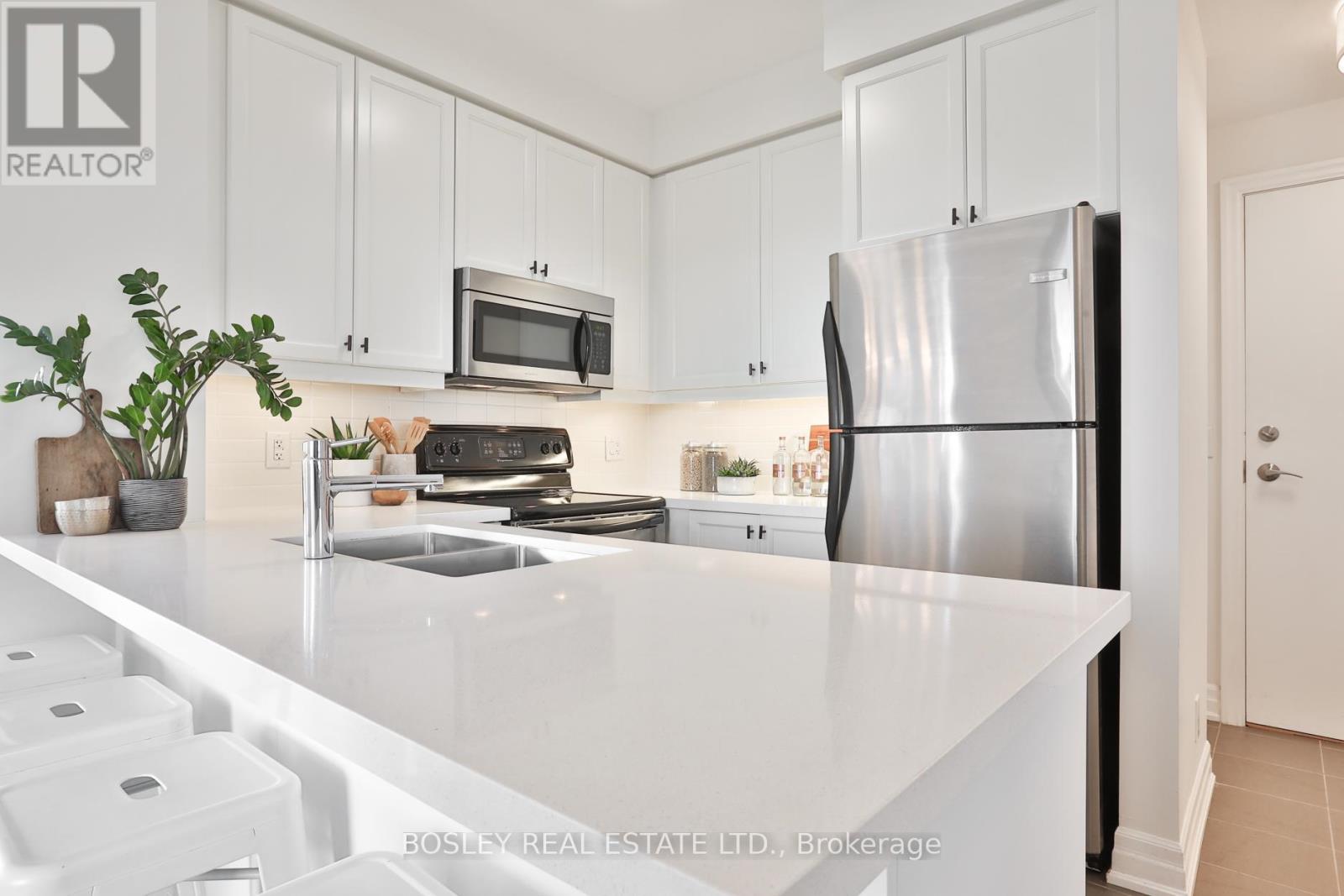701 - 500 St Clair Avenue W, Toronto, Ontario  M6C 1A8 - Photo 8 - C13467808