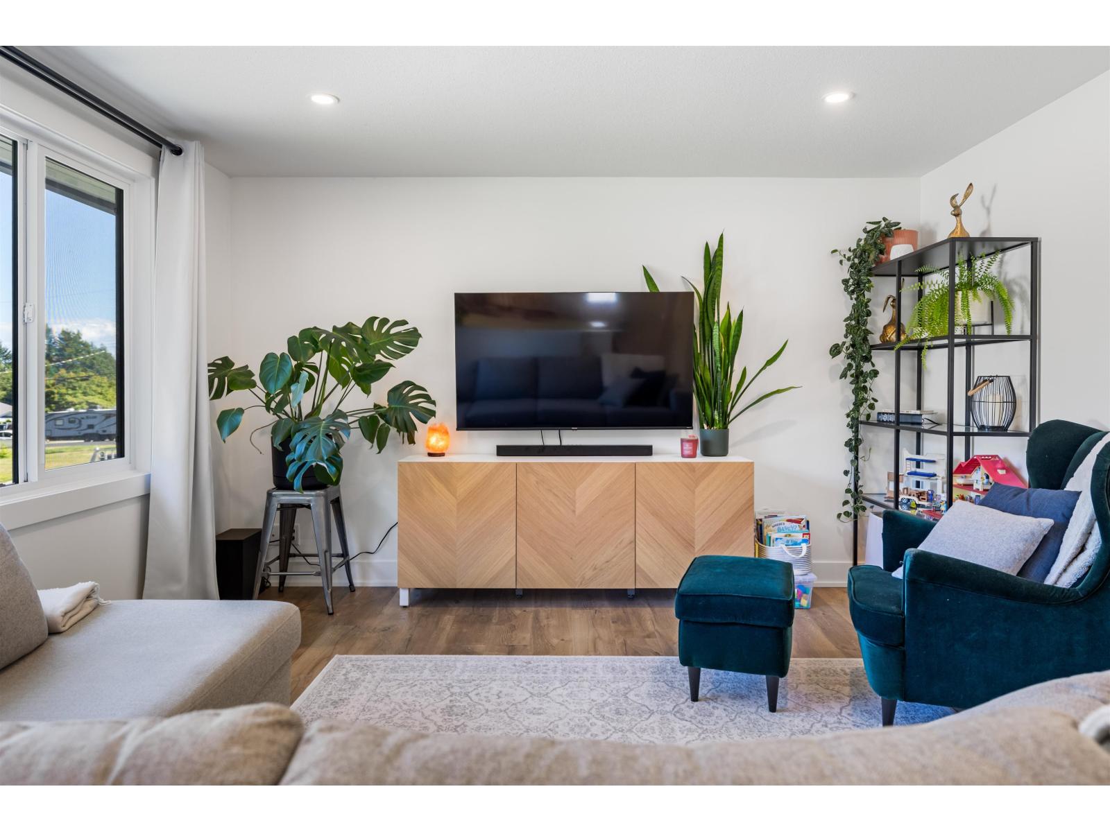 8237 Viola Place, Mission, British Columbia  V2V 5P3 - Photo 8 - R3137759