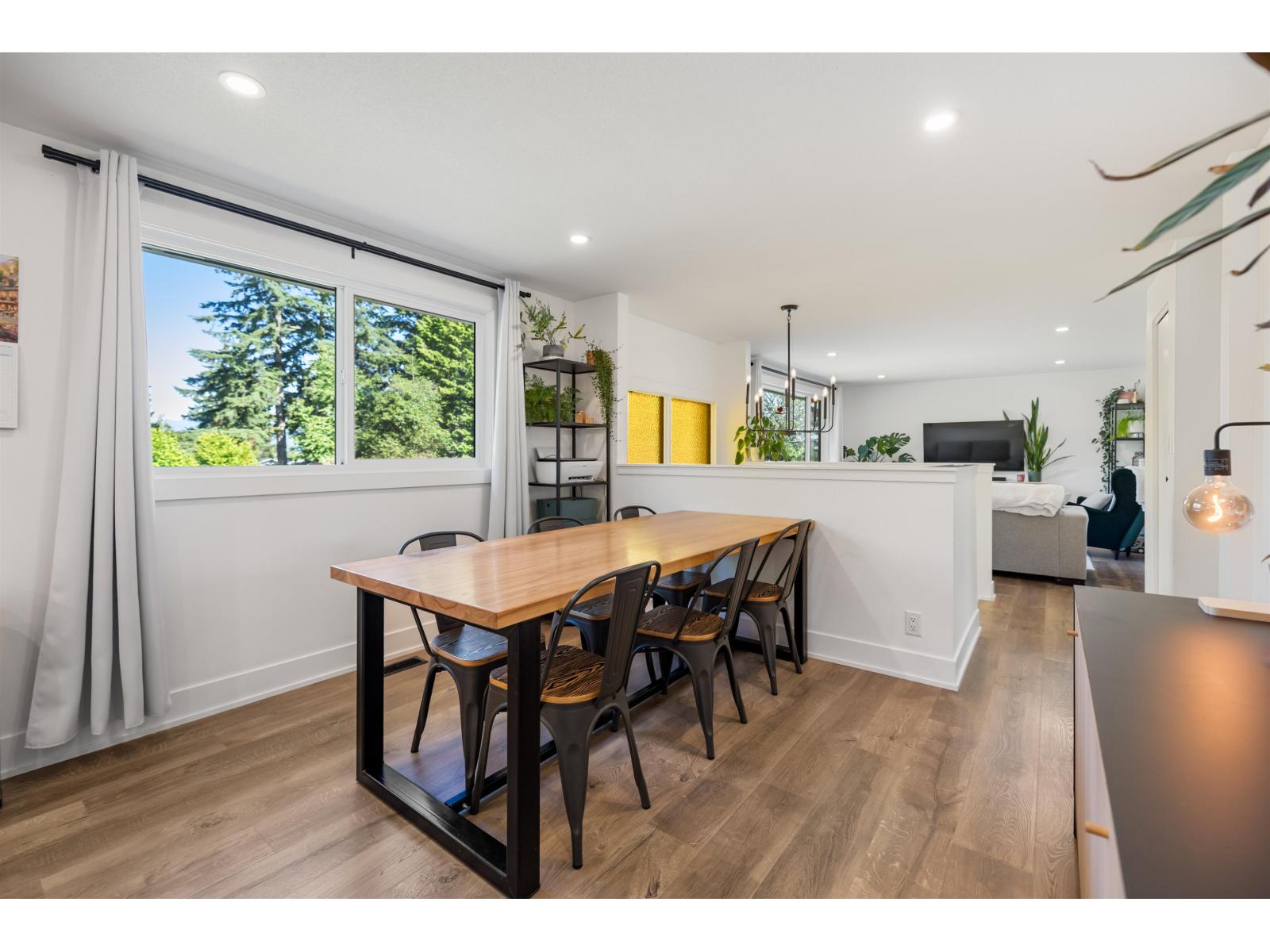 8237 Viola Place, Mission, British Columbia  V2V 5P3 - Photo 10 - R3137759