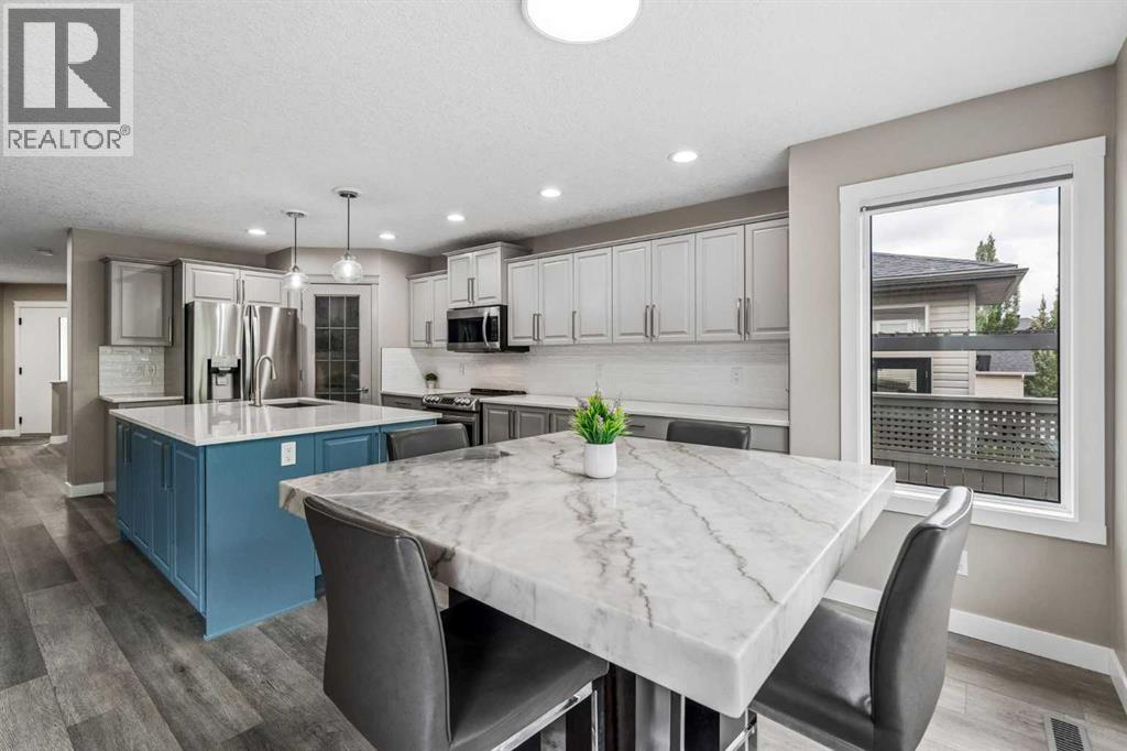 90 Royal Oak Grove Nw, Calgary, Alberta  T3G 5L8 - Photo 11 - A2321369