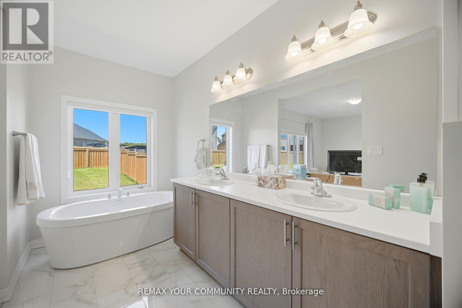 1646 Webster Boulevard, Innisfil, Ontario  L9S 0P7 - Photo 15 - N13467776