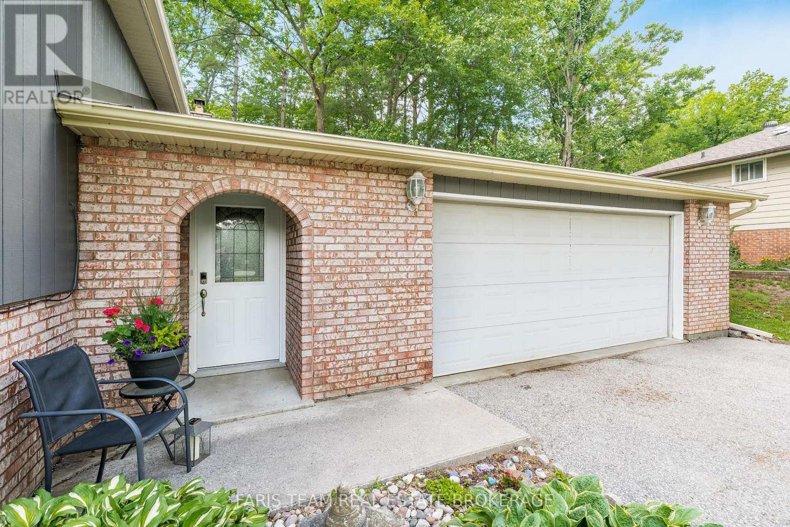 1202 Sunnidale Road, Springwater (Centre Vespra), Ontario  L4M 4S4 - Photo 4 - S13467772