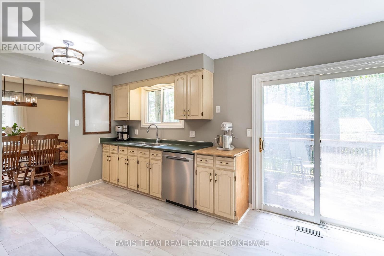 1202 Sunnidale Road, Springwater (Centre Vespra), Ontario  L4M 4S4 - Photo 7 - S13467772