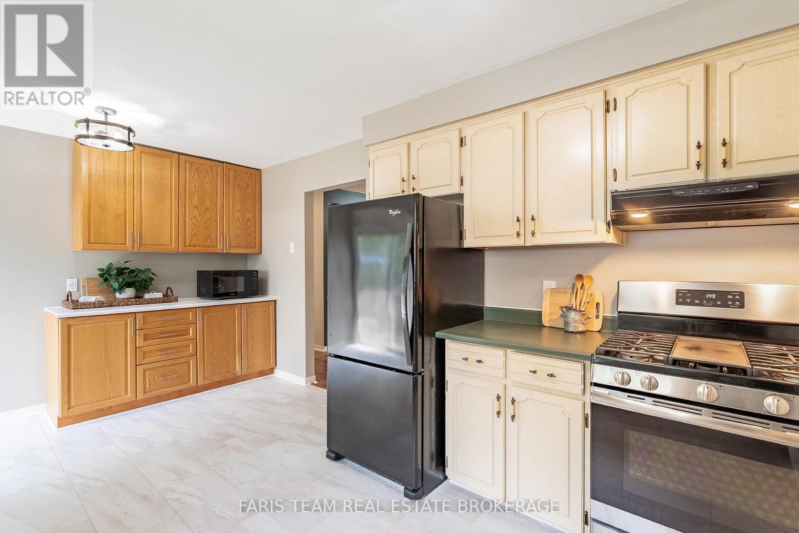 1202 Sunnidale Road, Springwater (Centre Vespra), Ontario  L4M 4S4 - Photo 8 - S13467772